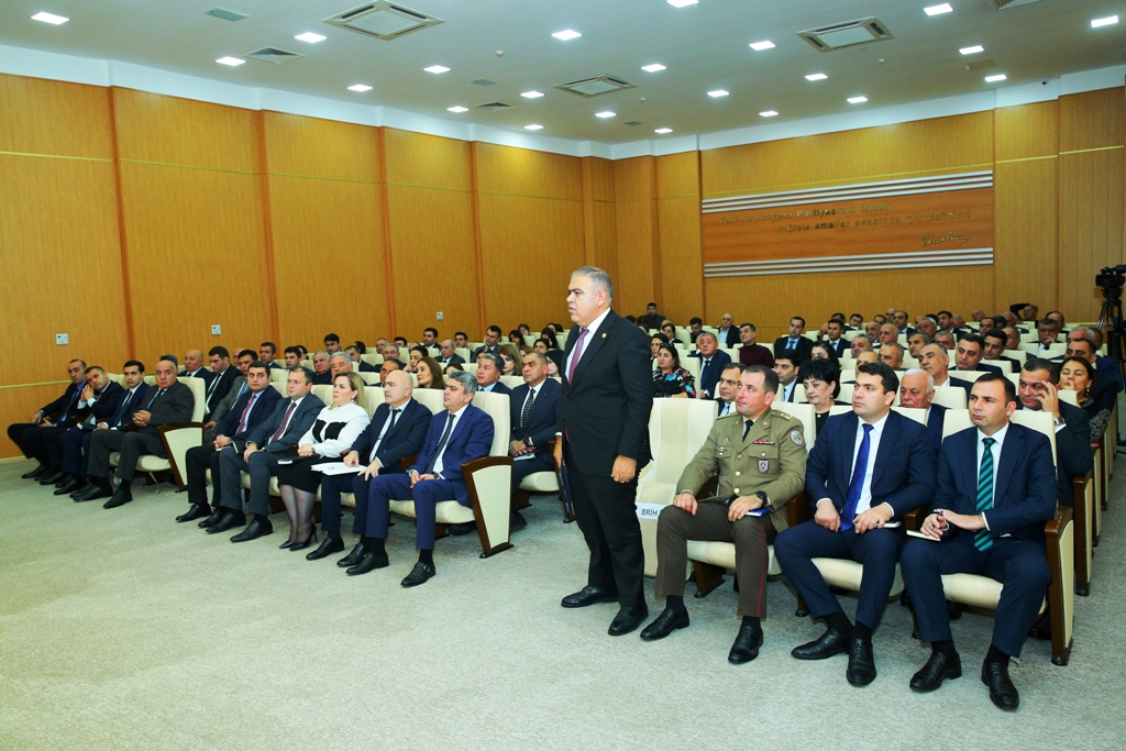 Bakıda qarlı havalara hazırlıq - Texnikalar hazır vəziyyətə gətirildi (FOTO)