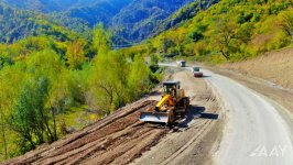 Suqovuşan-Sərsəng su anbarı-Qozlukörpü-Kəlbəcər avtomobil yolunun inşası davam edir (FOTO/VİDEO)