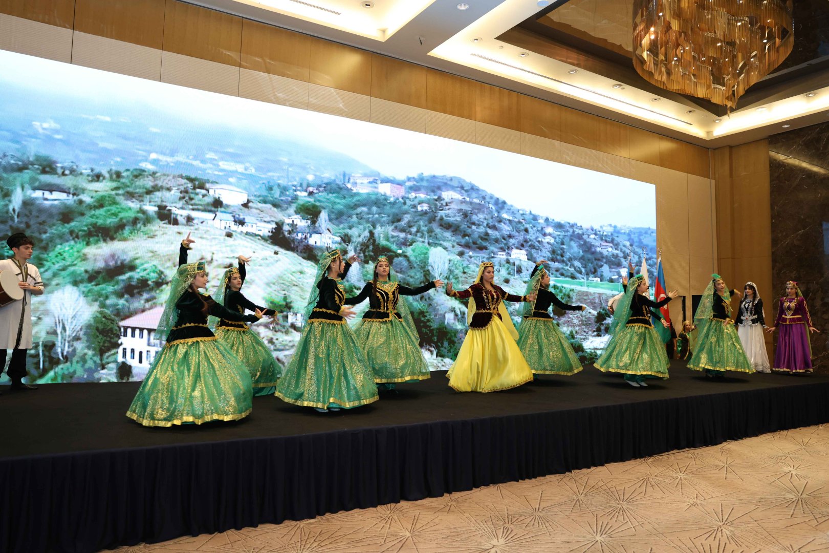 UNEC nəzdində Maliyyə-İqtisad Kollecinin 90 illik yubileyi keçirilib (FOTO)