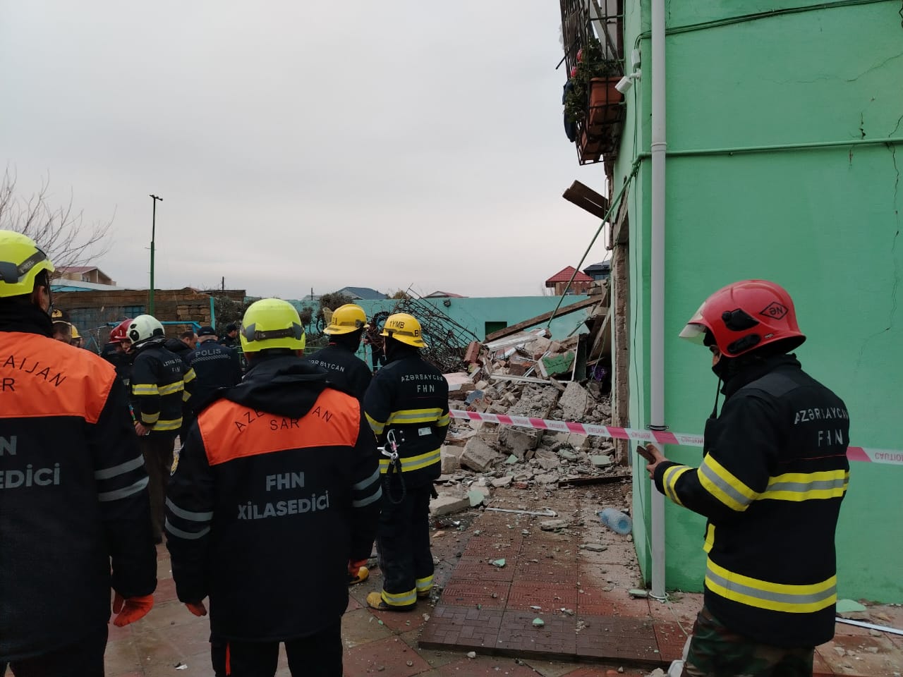 Novxanıda fərdi yaşayış evində partlayış: 2 nəfər xilas edilib (ƏLAVƏ OLUNUB-3) (FOTO)