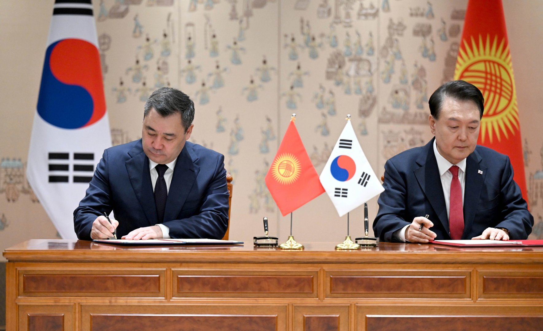 Kyrgyz President's visit to South Korea yields flurry of deals on bilateral co-op