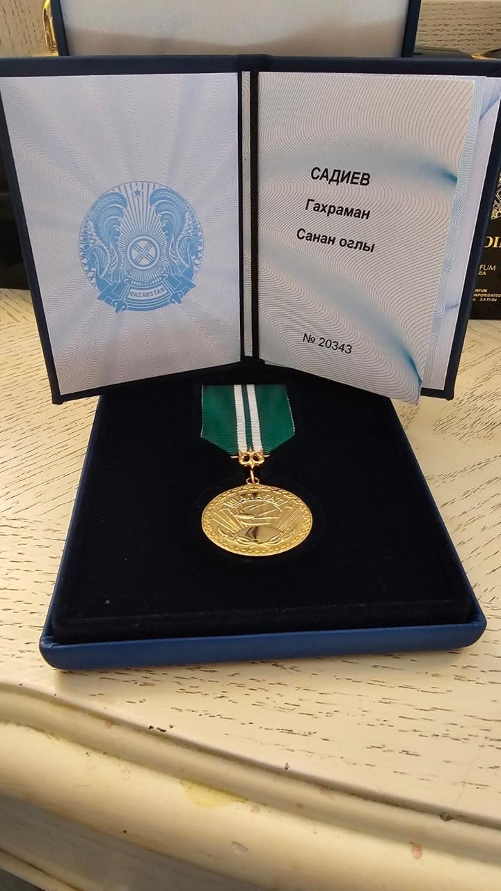 Qazaxıstan prezidenti soydaşımızı medal ilə təltif edib (FOTO)