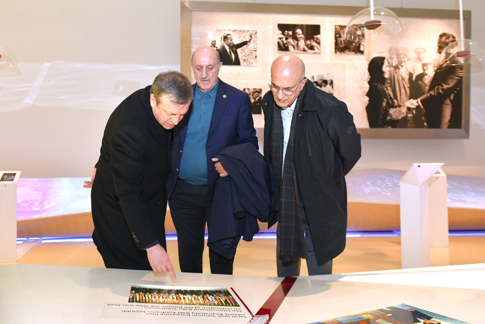 Int''l Parliamentary Conference participants tour Azerbaijan's Heydar Aliyev Center (PHOTO)