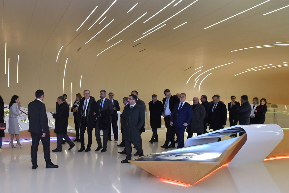 Int''l Parliamentary Conference participants tour Azerbaijan's Heydar Aliyev Center (PHOTO)