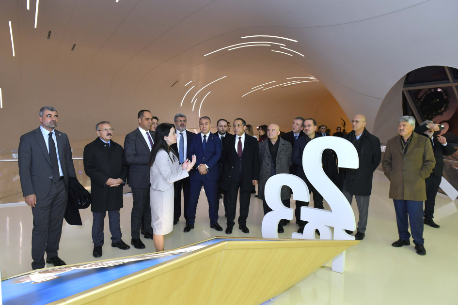 Int''l Parliamentary Conference participants tour Azerbaijan's Heydar Aliyev Center (PHOTO)