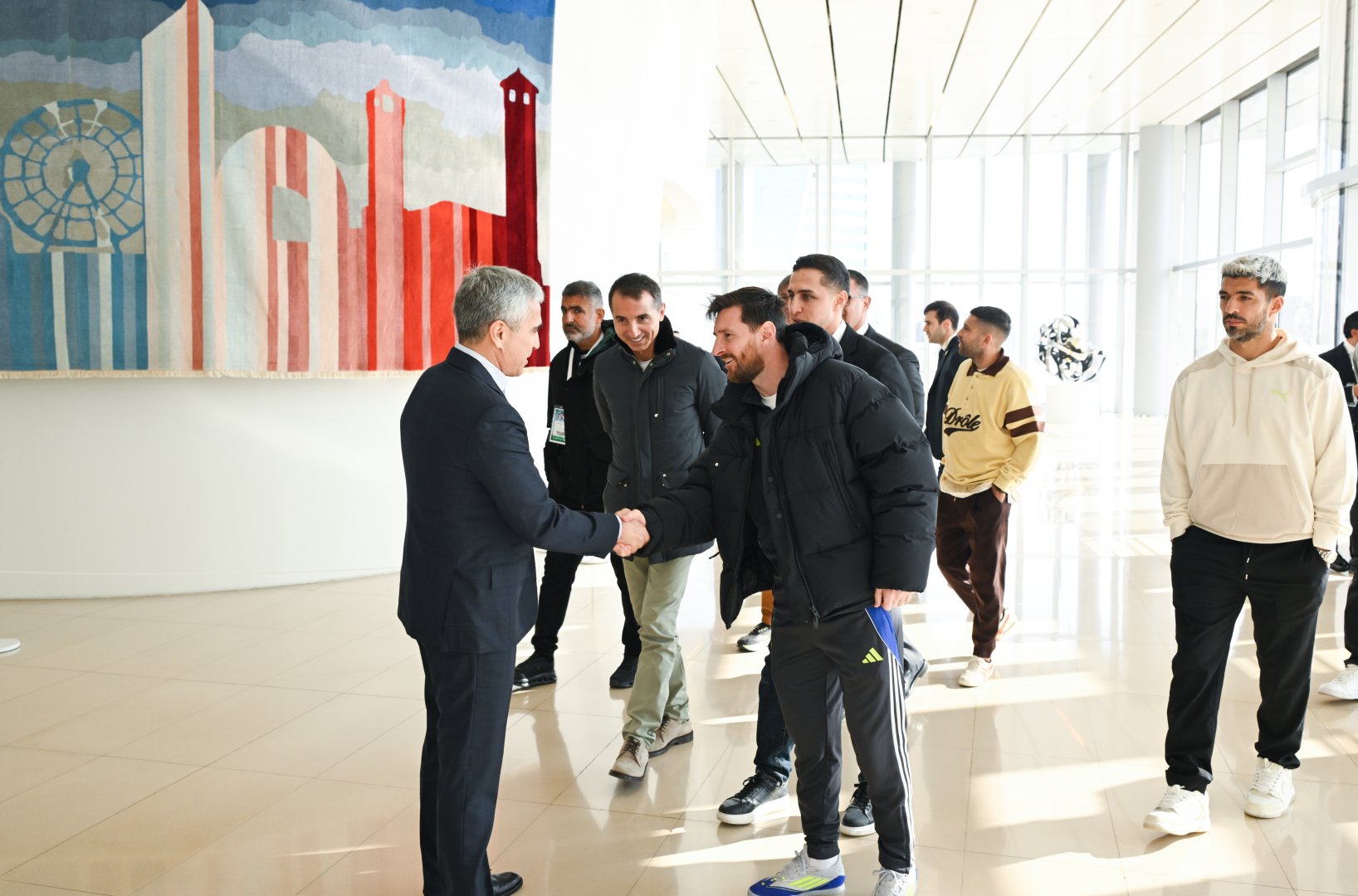 Lionel Messi and his teammates visit Azerbaijan's Heydar Aliyev Center! (PHOTO)