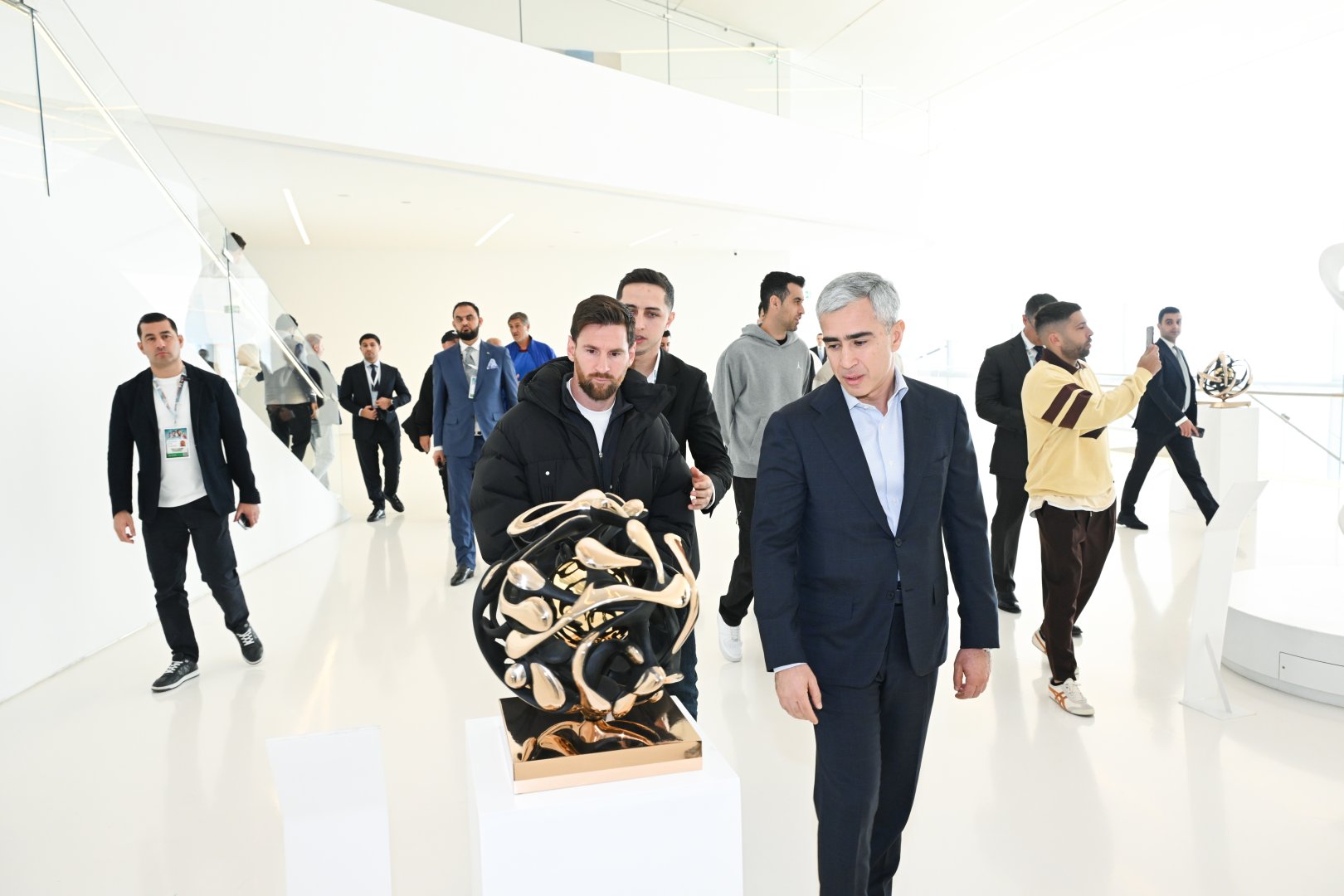 Lionel Messi and his teammates visit Azerbaijan's Heydar Aliyev Center! (PHOTO)