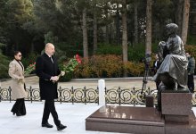 President Ilham Aliyev, First Lady Mehriban Aliyeva visit grave of National Leader Heydar Aliyev (PHOTO)