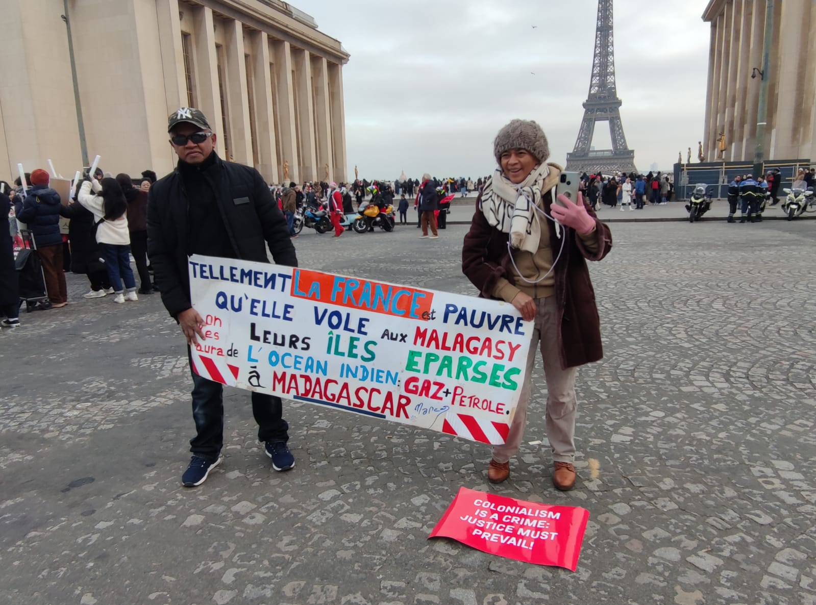 В Париже прошла акция против колониальной политики Франции (ФОТО/ВИДЕО)