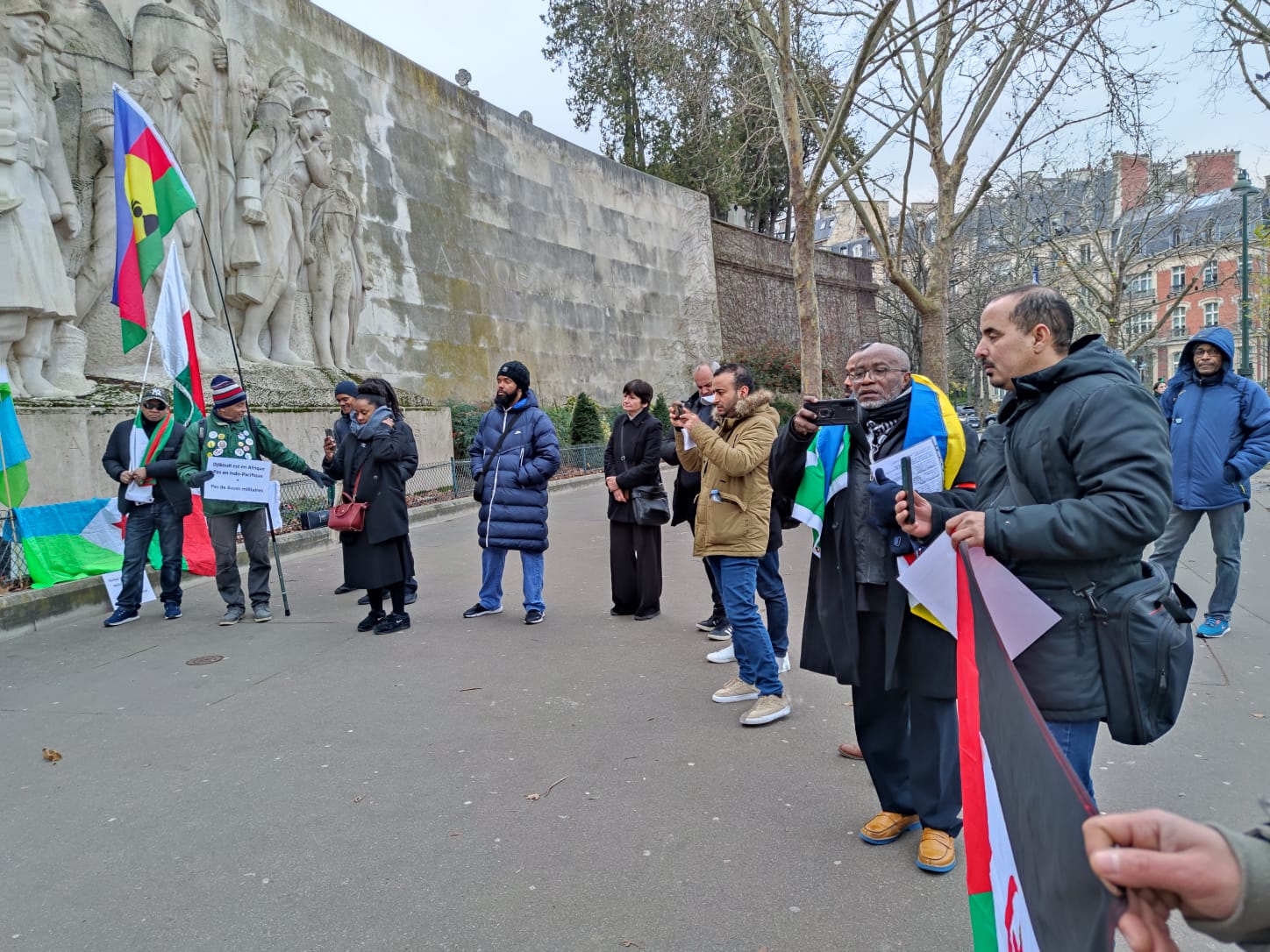 В Париже прошла акция против колониальной политики Франции (ФОТО/ВИДЕО)