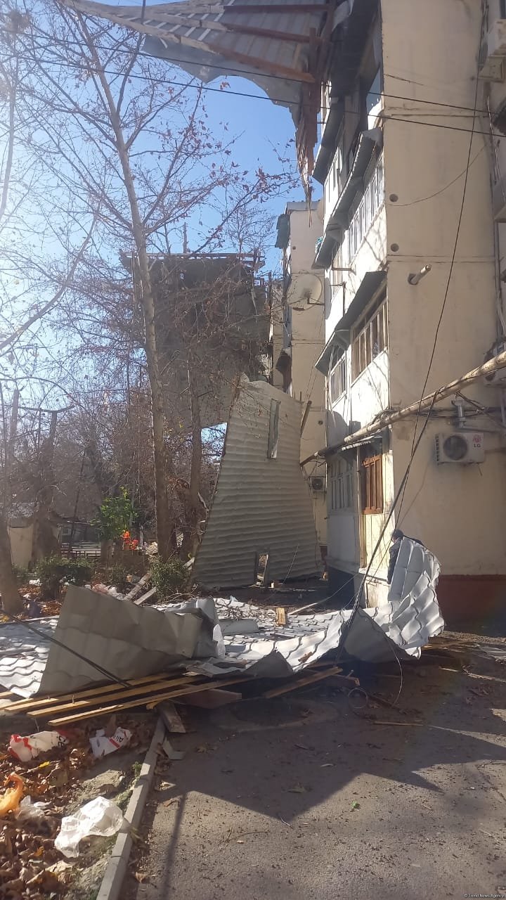 Güclü külək Mingəçevirdə bir sıra fəsadlar törədib (FOTO)