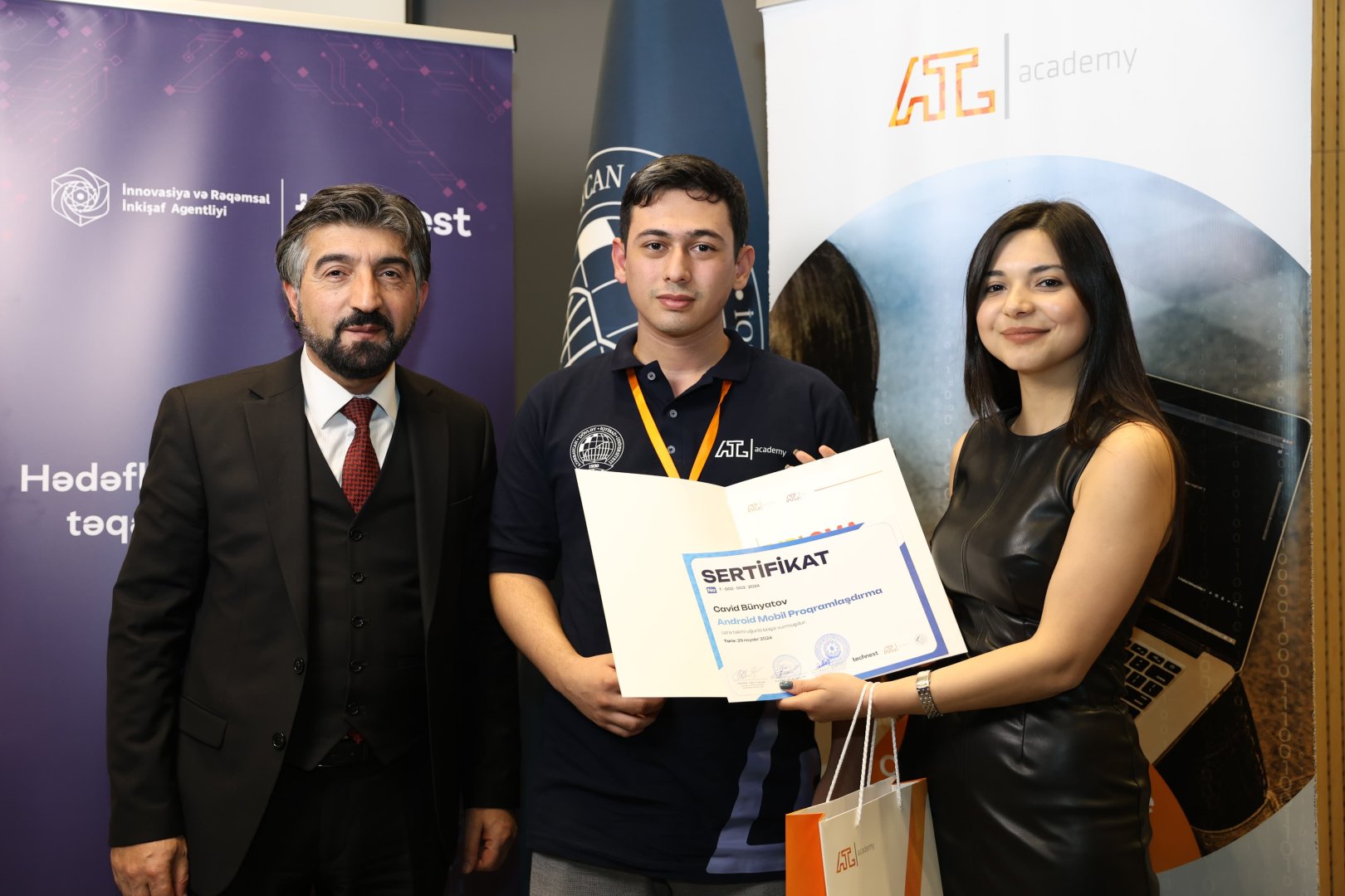 UNEC-in tələbələri “Technest Demo Day” sertifikatını qazanıblar (FOTO)