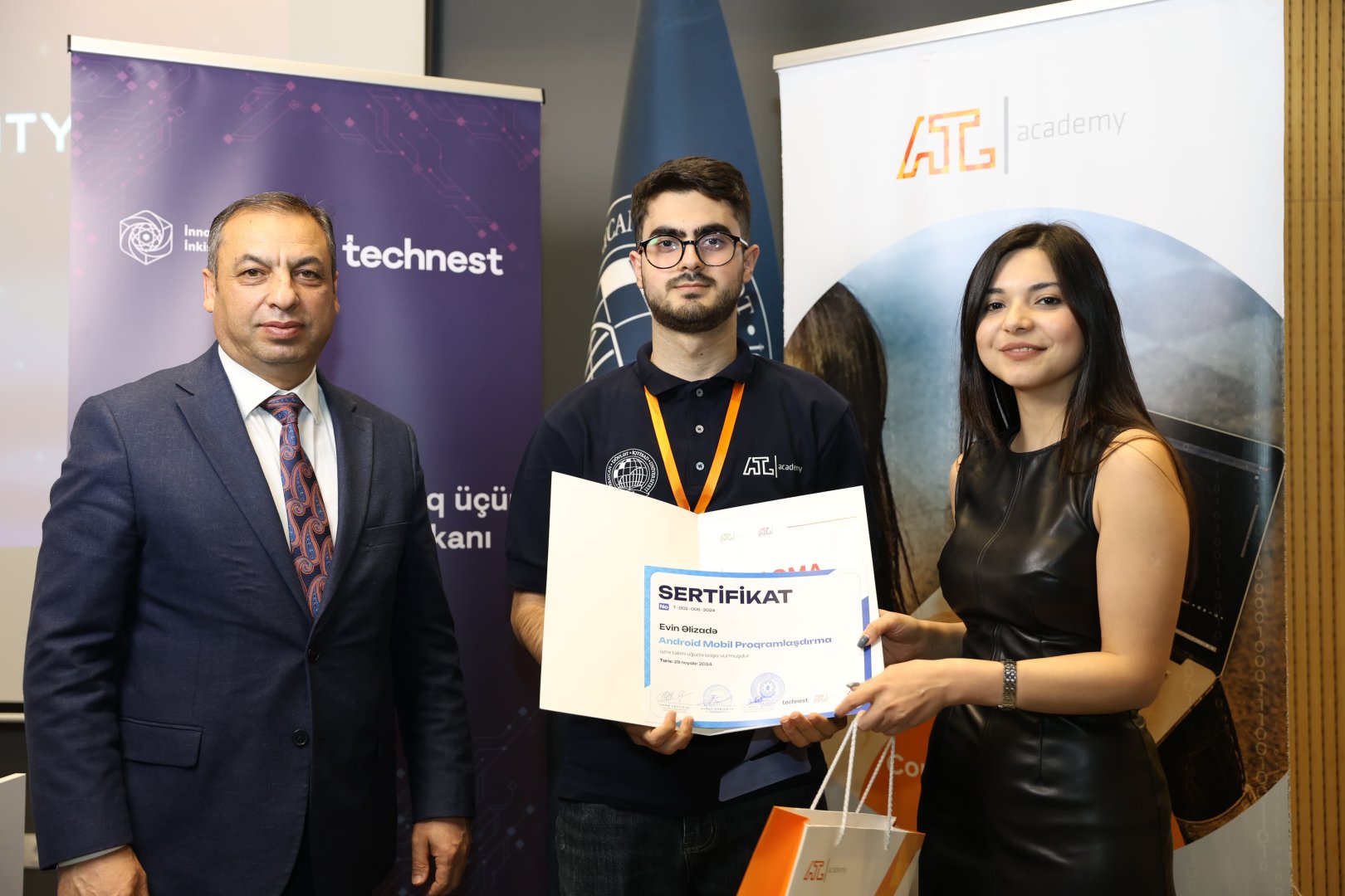 UNEC-in tələbələri “Technest Demo Day” sertifikatını qazanıblar (FOTO)