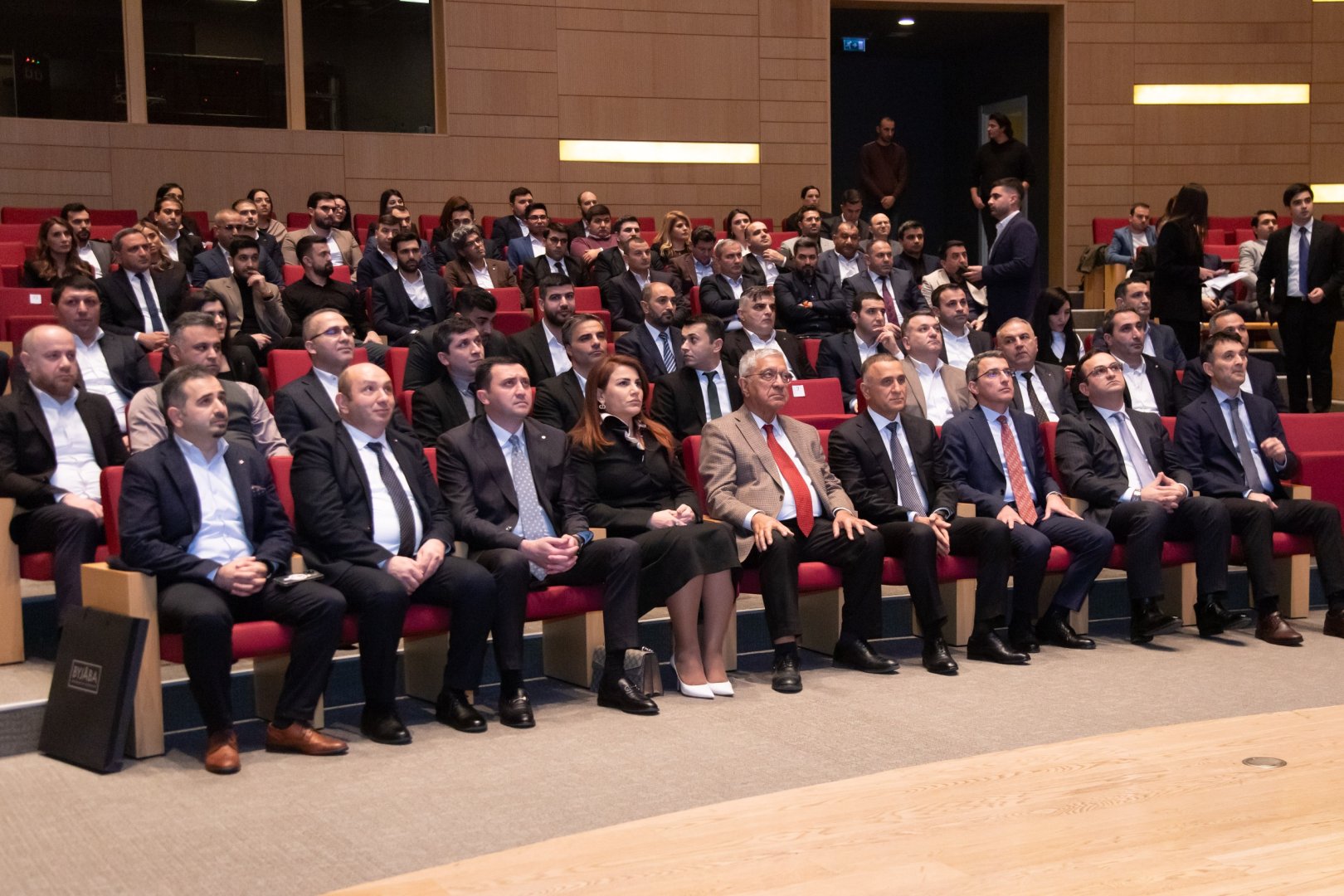 ADA Universitetində Veysəloğlu Şirkətlər Qrupunun əməkdaşları üçün təşkil edilən birillik təlim başa çatıb (FOTO)