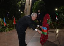 Azerbaijani PM honors memory of national leader Heydar Aliyev in Egypt (PHOTO)