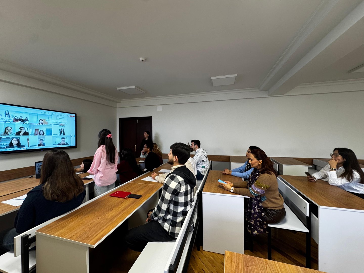 AzMİU və Qarabağ Universitetinin tələbələri arasında "Eko-Debat" keçirilib (FOTO)