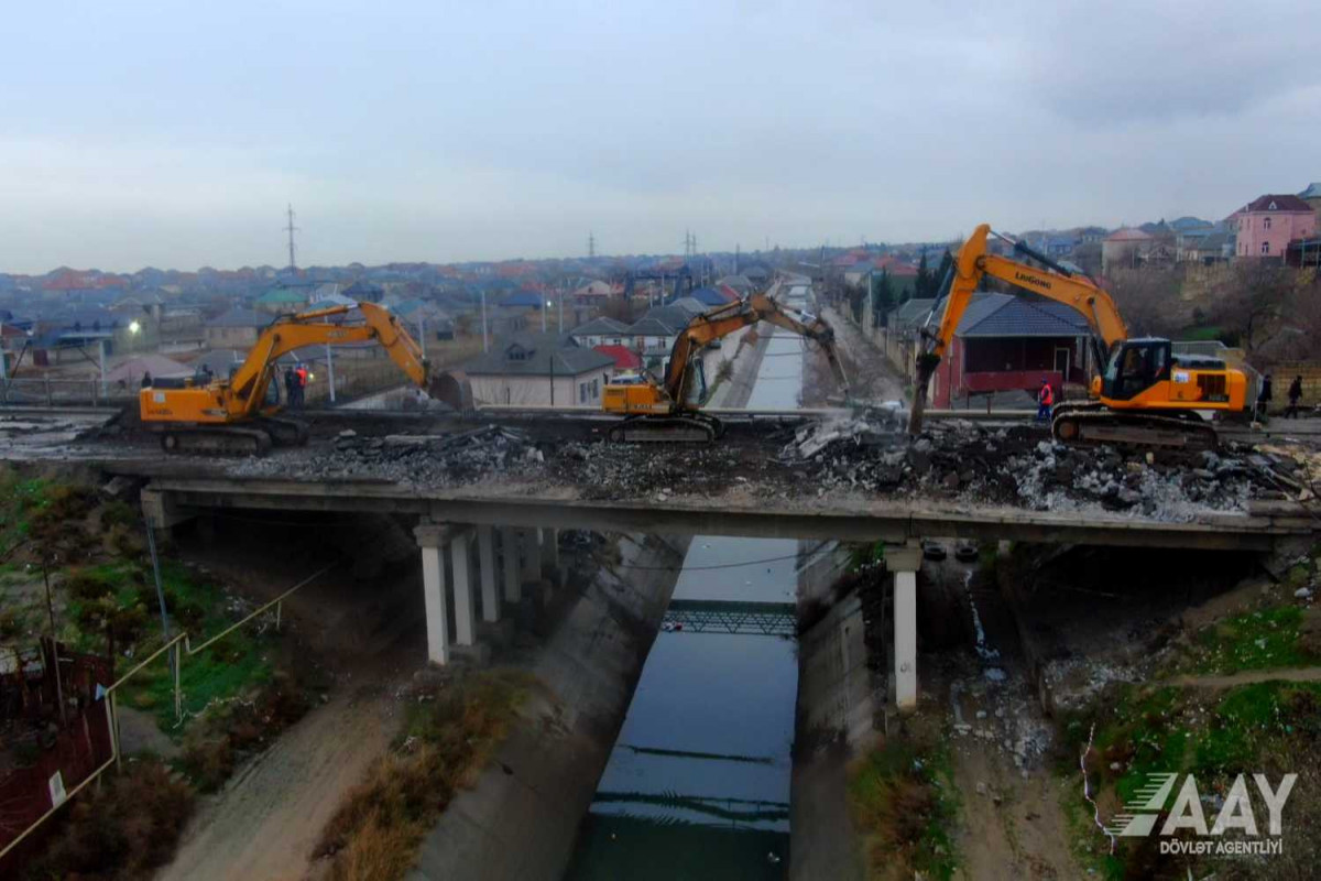 Sumqayıt şəhərini Saray qəsəbəsi ilə birləşdirən körpünün söküntüsünə başlanıldı (FOTO/VİDEO)