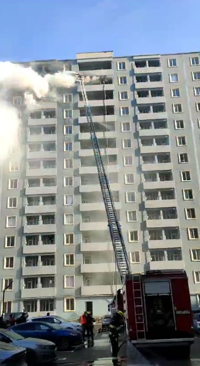 Saray qəsəbəsindəki yaşayış binasında baş vermiş yanğın söndürülüb (ƏLAVƏ OLUNUB) (FOTO/VİDEO)