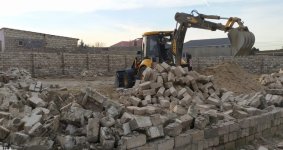 FHN tərəfindən daha bir qanunsuz tikili sökülüb (FOTO/VİDEO)