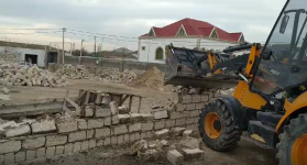 FHN tərəfindən daha bir qanunsuz tikili sökülüb (FOTO/VİDEO)