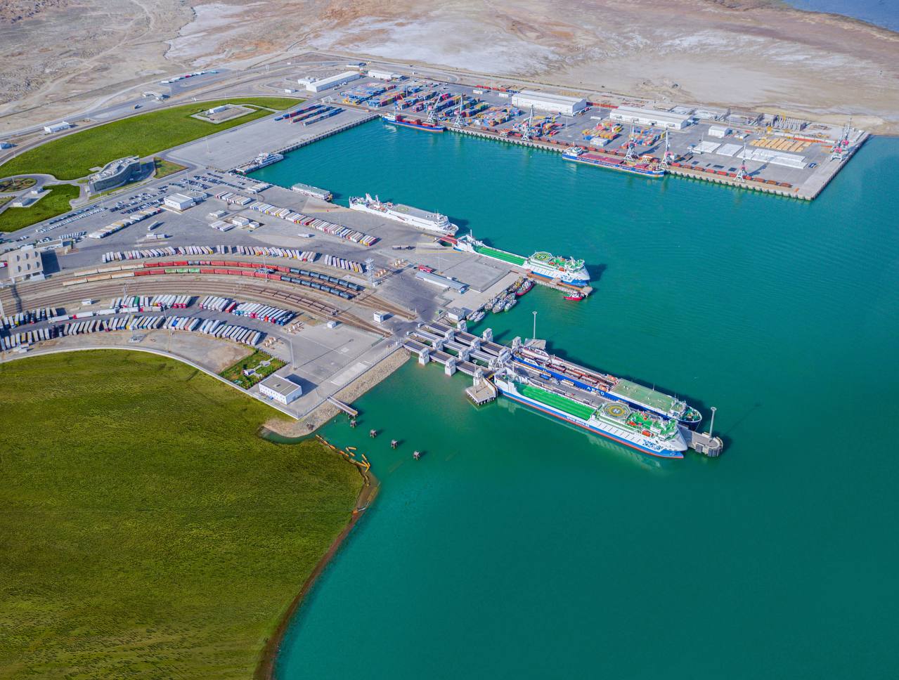 Kazakhstan eyes to build terminal in Azerbaijan's Alat port