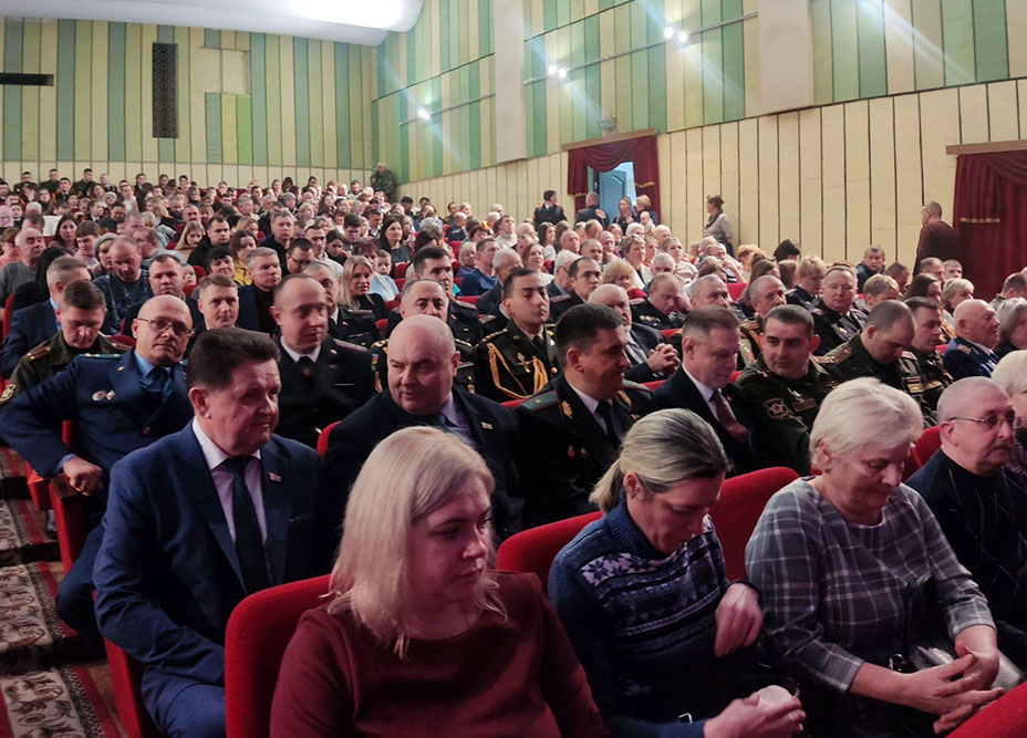 Azərbaycanın Belarusdakı hərbi attaşelik aparatının nümayəndələri Polotsk Kadet Məktəbində olub (FOTO)