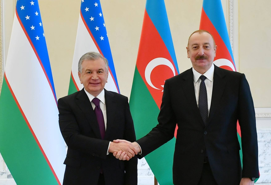 President Shavkat Mirziyoyev makes phone call to President Ilham Aliyev