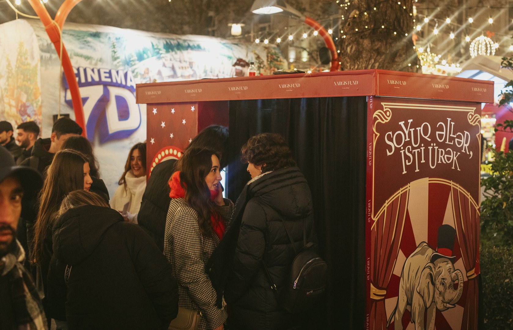 “Soyuq Əllər, İsti Ürək” xeyriyyə yarmarkası yenidən Fəvvarələr meydanındadır! (FOTO)