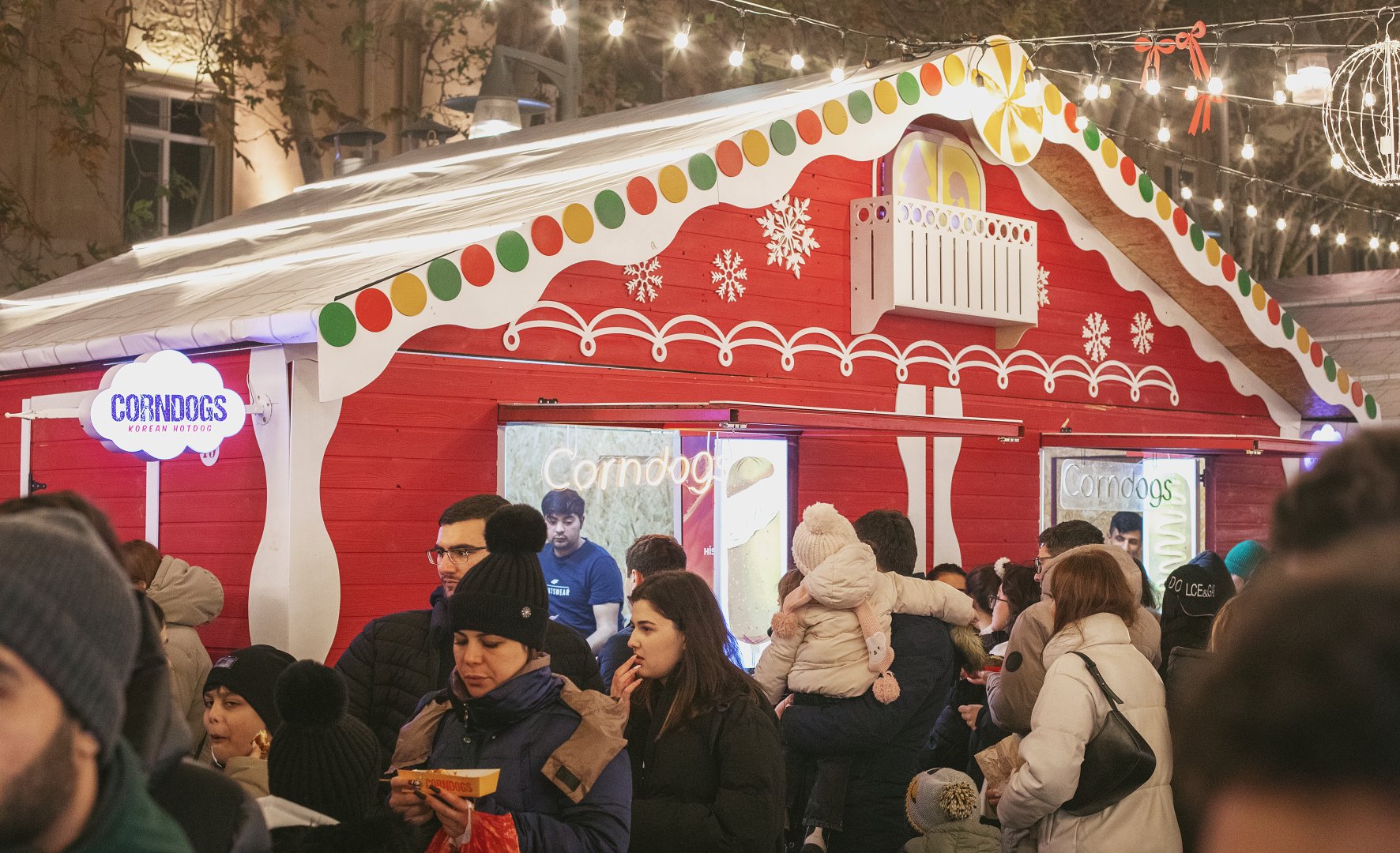 “Soyuq Əllər, İsti Ürək” xeyriyyə yarmarkası yenidən Fəvvarələr meydanındadır! (FOTO)