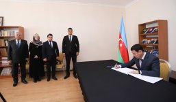 Kazakh people mourn victims of jet crash before Azerbaijani Consulate in Aktau (PHOTO)