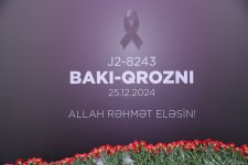 В Бакинском аэропорту установлен мемориальный стенд в связи с авиакатастрофой в Актау (ФОТО)