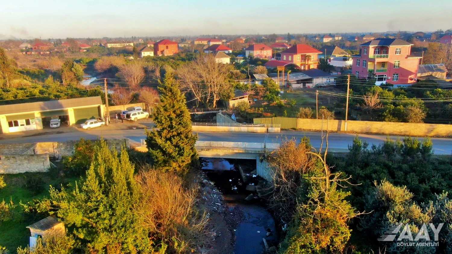 Astarada sel sularının dağıtdığı körpü yenidən inşa olunub (FOTO)