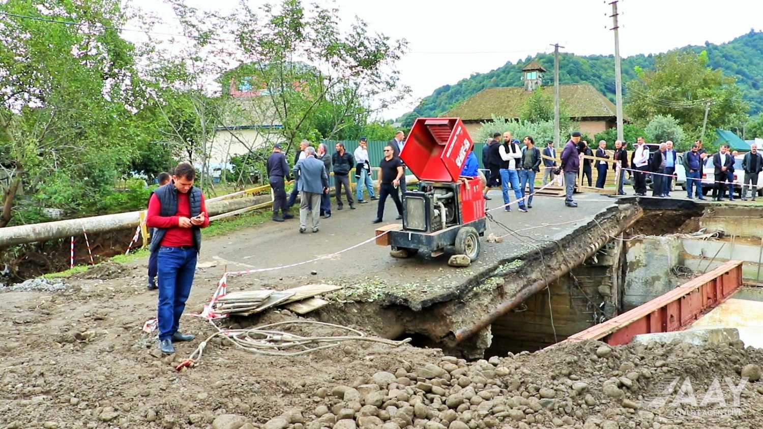 Astarada sel sularının dağıtdığı körpü yenidən inşa olunub (FOTO)