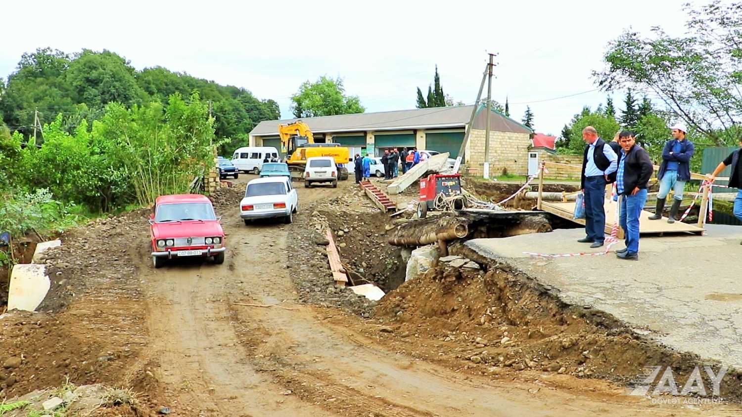 Astarada sel sularının dağıtdığı körpü yenidən inşa olunub (FOTO)