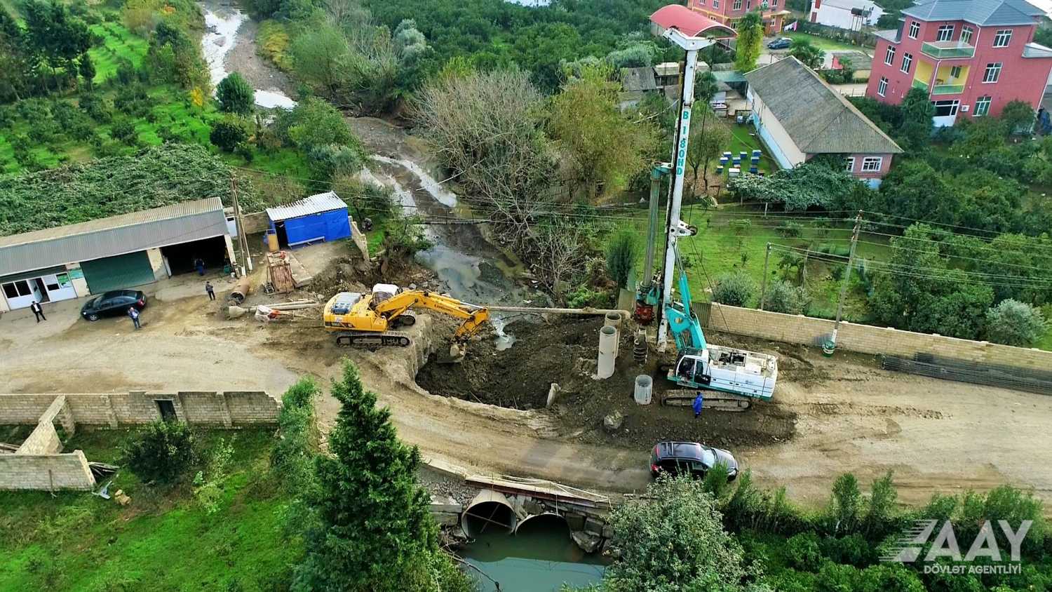 Astarada sel sularının dağıtdığı körpü yenidən inşa olunub (FOTO)