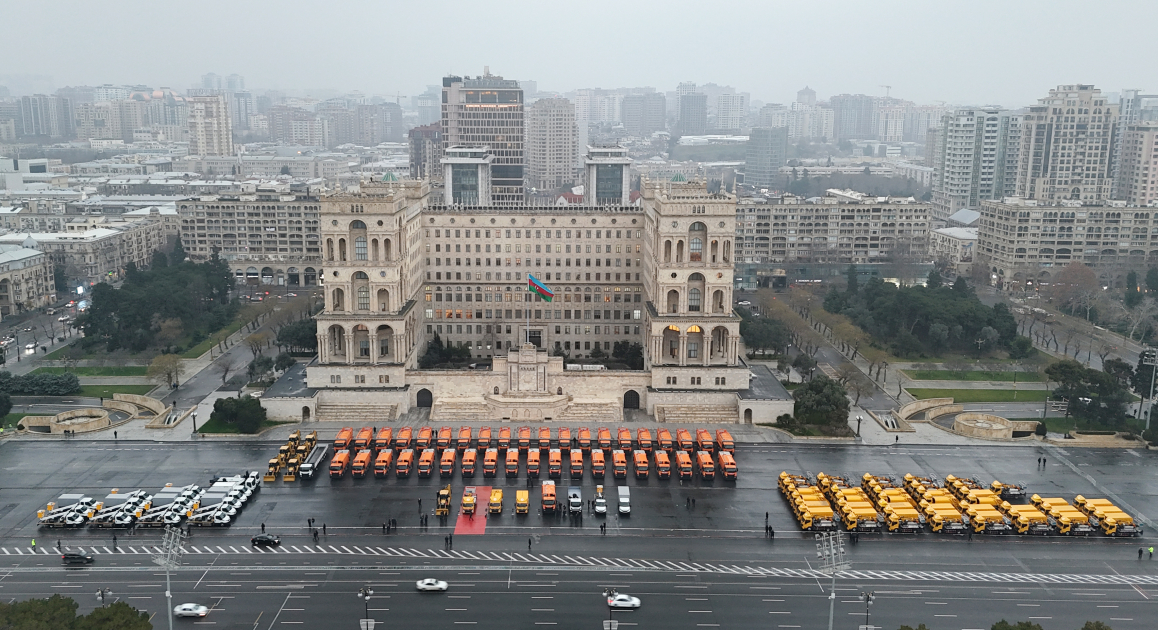 President Ilham Aliyev inspects specialized utility vehicles in Baku (PHOTO/VIDEO)