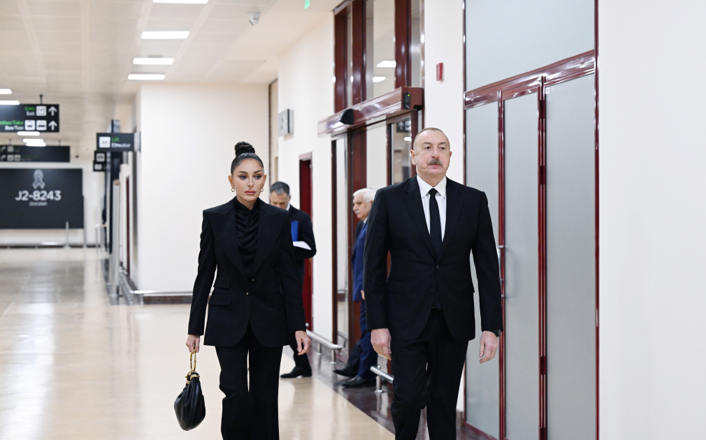 President Ilham Aliyev, First Lady Mehriban Aliyeva attend farewell ceremony for AZAL plane crash crew (PHOTO/VIDEO)