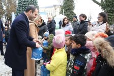 Respublikamızın şəhər və rayonlarında yaşayan uşaqlara bayram hədiyyələri verilib (FOTO)