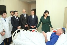 Ombudsman təyyarə qəzası nəticəsində xəsarət almış şəxsləri ziyarət edib (FOTO)