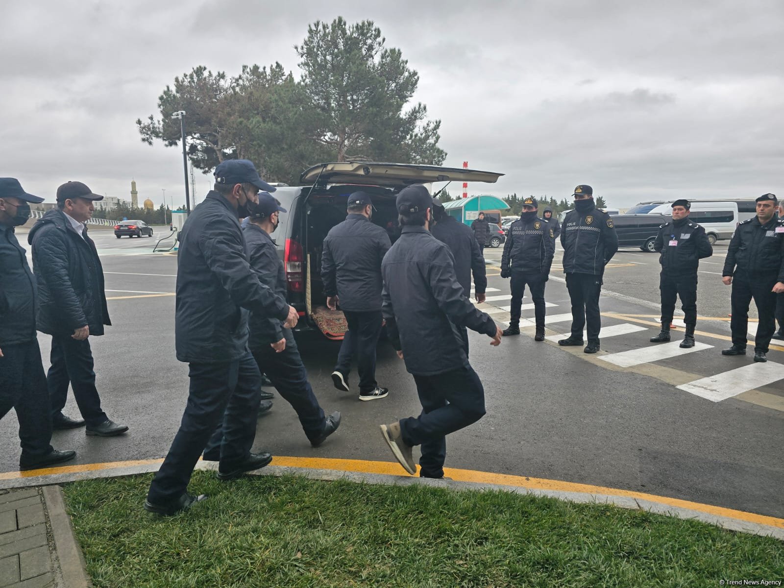 Plane crash crew members' bodies arrive at Azerbaijan's Heydar Aliyev Int'l Airport for farewell ceremony (PHOTO/VIDEO)