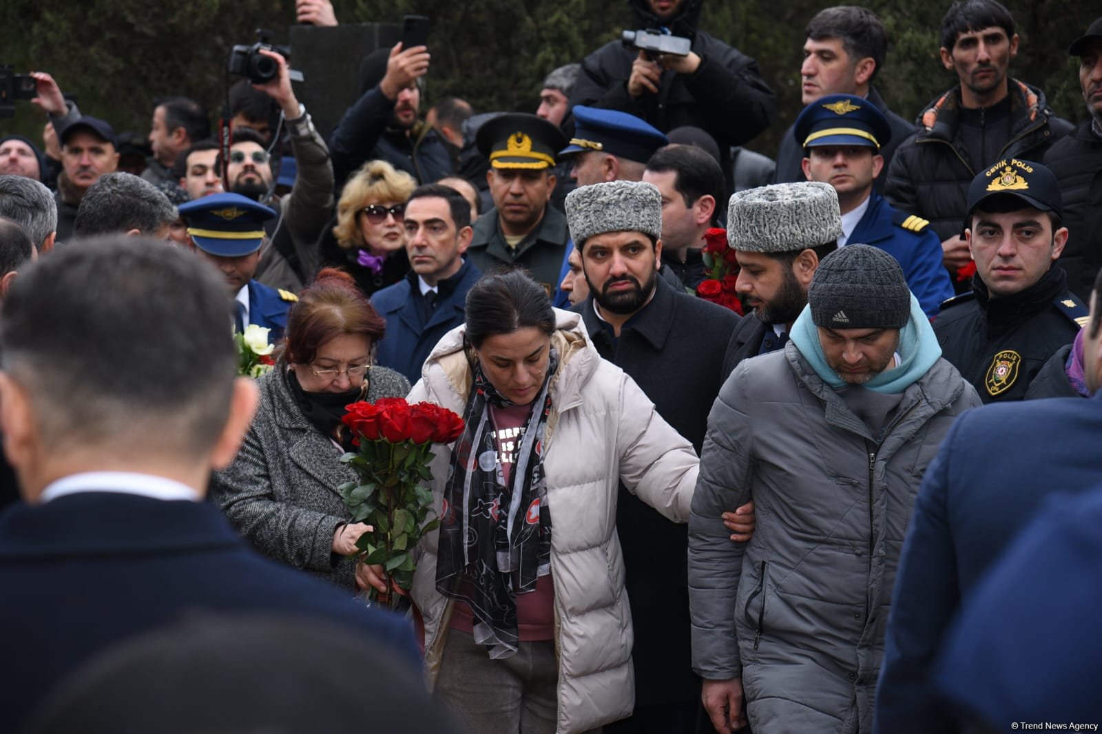 Тела членов экипажа самолета AZAL доставлены во  II Аллею почетного захоронения (ФОТО/ВИДЕО)