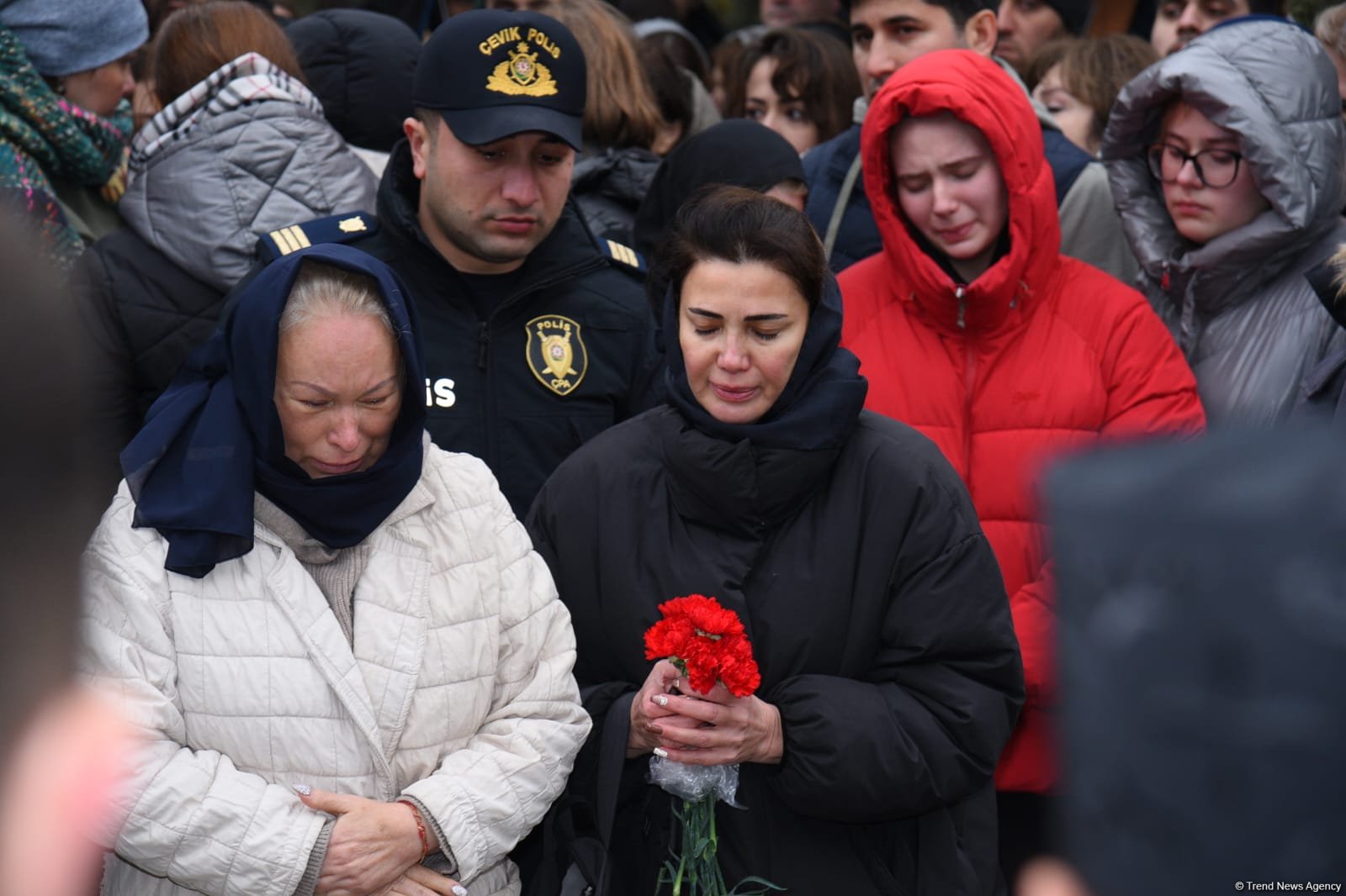 Ekipaj üzvlərinin nəşləri dəfn üçün II Fəxri xiyabana gətirildi (FOTO/VİDEO)