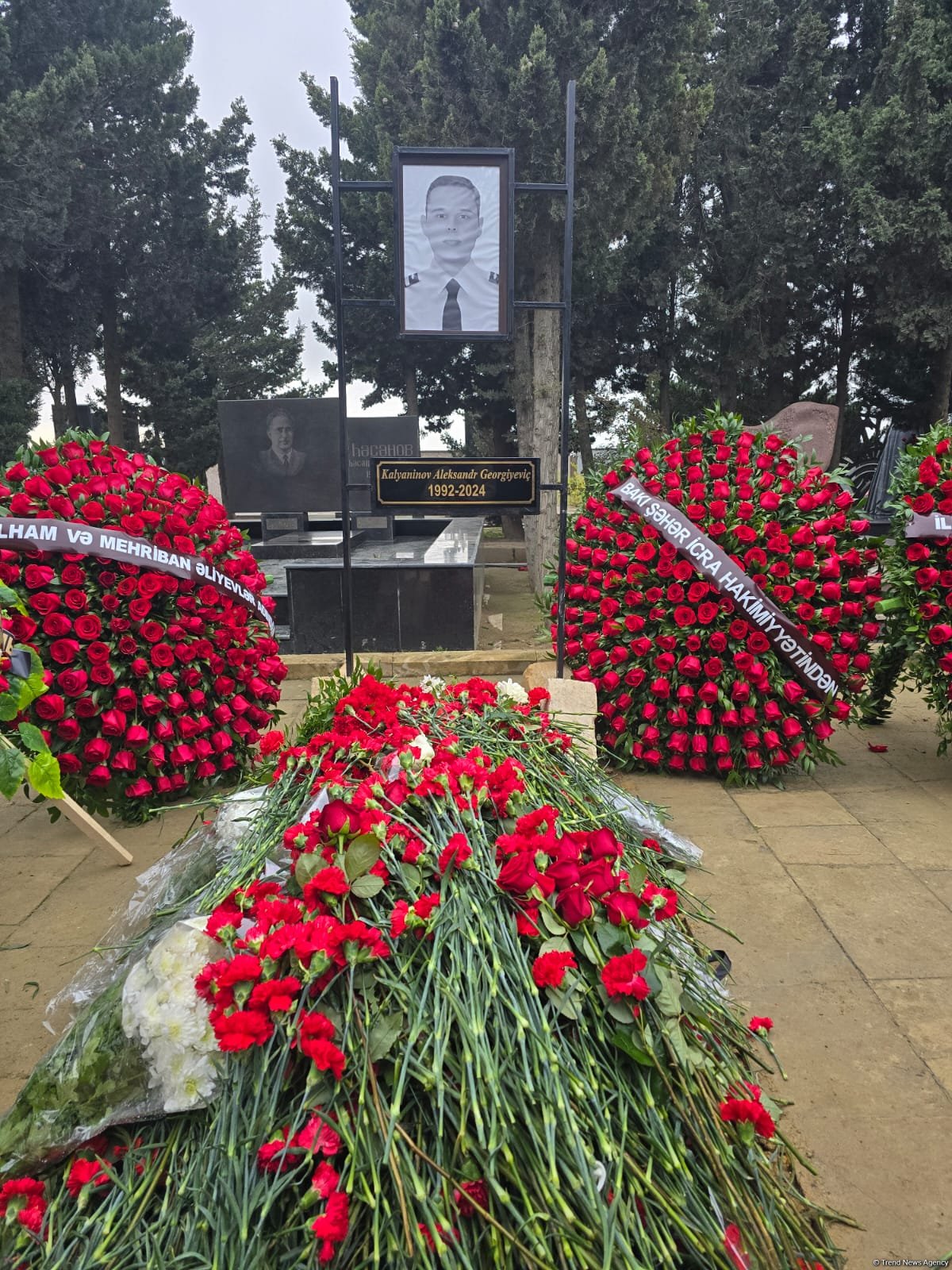 Təyyarə qəzasında həlak olan ekipaj üzvləri II Fəxri Xiyabanda dəfn ediliblər (FOTO/VİDEO)