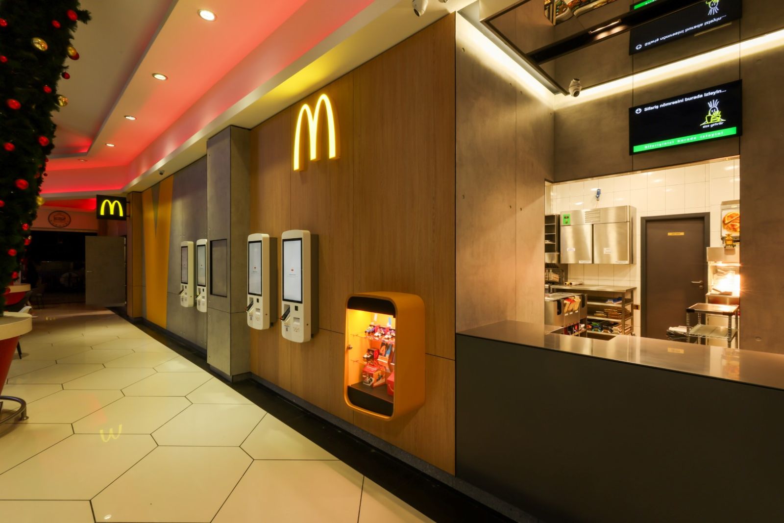 В Metropark открылся новый ресторан McDonald’s (ФОТО)