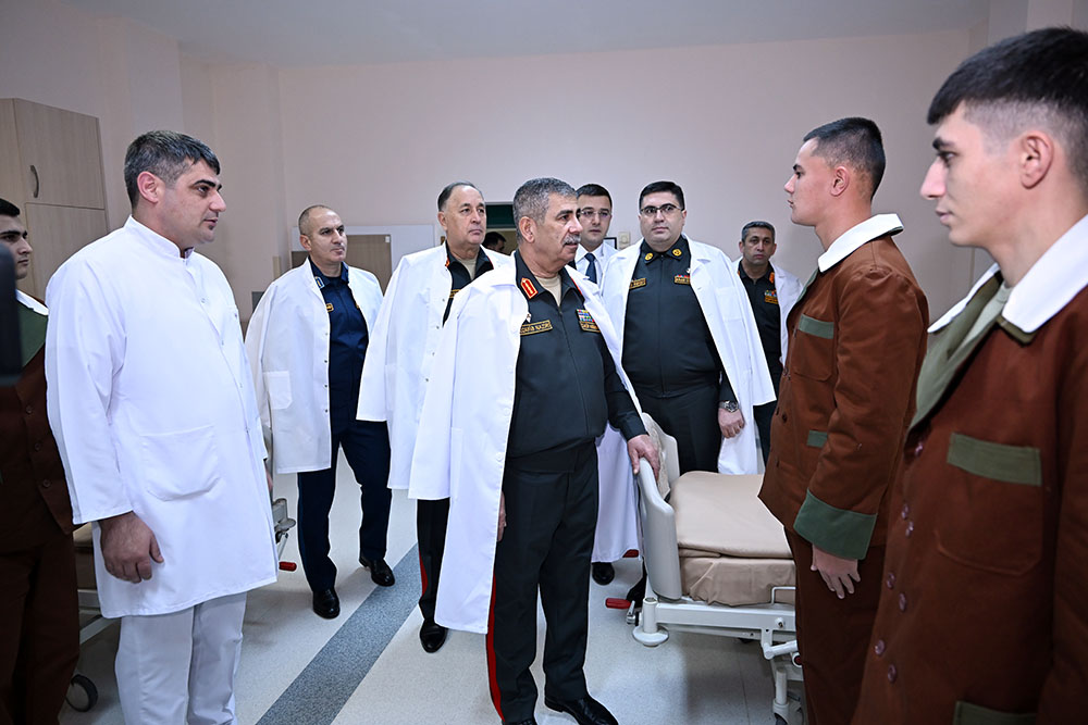 Müdafiə Nazirliyinin rəhbər heyəti bayram ərəfəsində hospitalı ziyarət edib (FOTO/VİDEO)