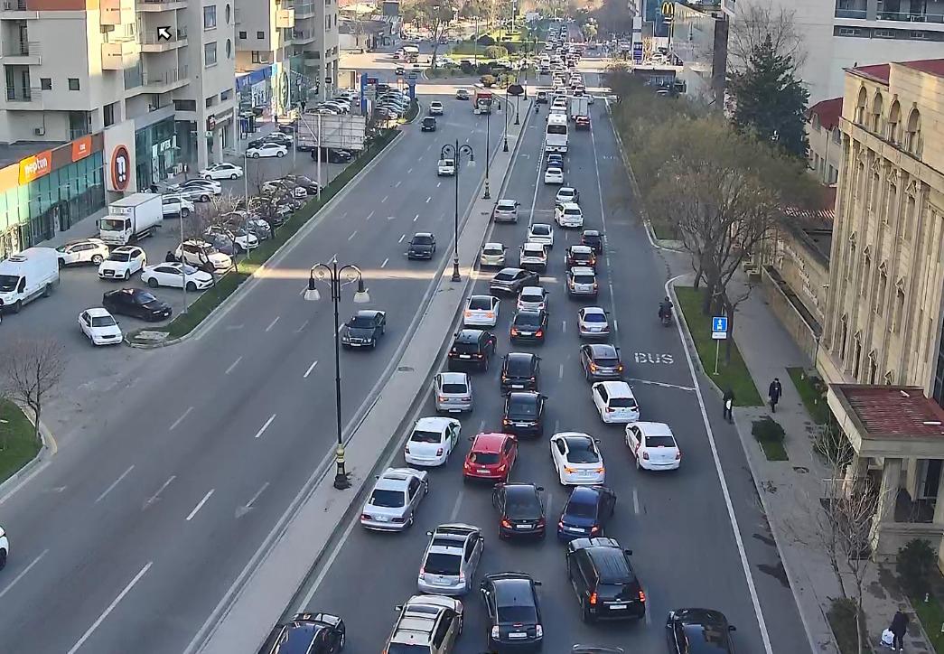 Bakıda bu yollarda sıxlıq var - SİYAHI (FOTO)