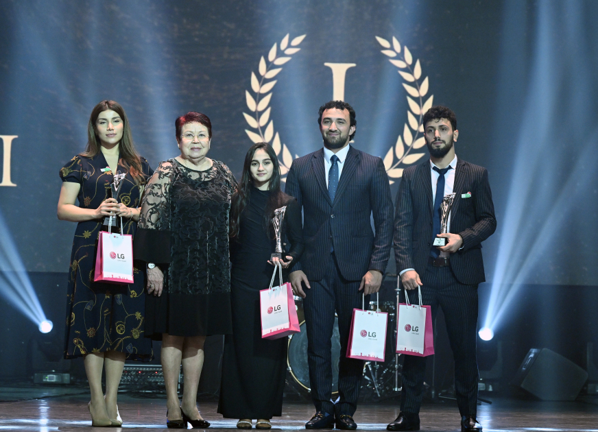 Gənclər və İdman Nazirliyi ilin ən yaxşılarını mükafatlandırıb (FOTO)