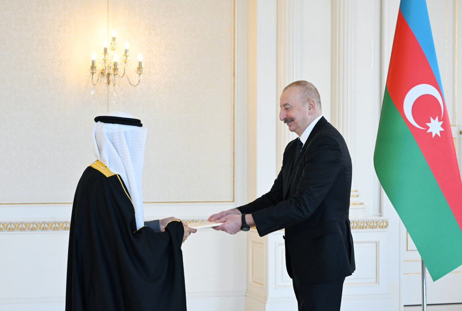 President Ilham Aliyev receives credentials of new Kuwaiti ambassador (PHOTO)