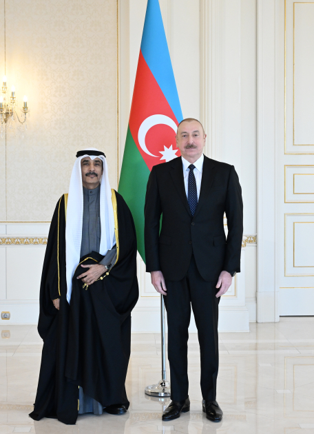 President Ilham Aliyev receives credentials of new Kuwaiti ambassador (PHOTO)