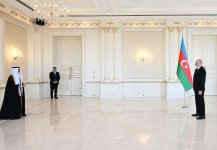 President Ilham Aliyev receives credentials of new Kuwaiti ambassador (PHOTO)